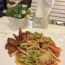 ตำหมี่มั่วหมูทอด