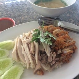 สยามข้าวมันไก่เบตง (หน้าโรงพยาบาลบางละมุง)