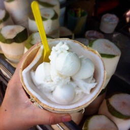 ไอศกรีมมะพร้าวอ่อน ท่าเรือแหลมฉบัง