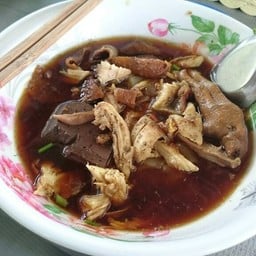 ก๋วยเตี๋ยวไก่ ตรงข้ามหมู่บ้านการ์เด้นโฮม