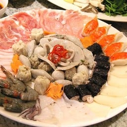 เมนูหมูส่วนต่างๆ และลูกชิ้นหลากชนิด