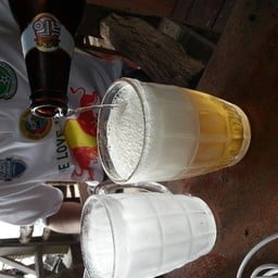 แก้วเบียร์เย็นๆ กินแล้วชุ่มคอดีจัง