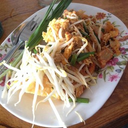 ผัดไทเกี๊ยวกรอบ