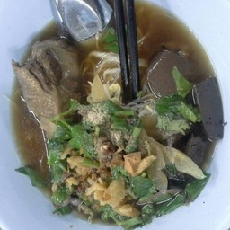 ก๋วยเตี๋ยว เป็ดตุ๋น หมูตุ๋น ไก่ตุ๋น เจ้าเก่า