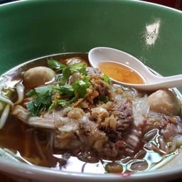 ก๊วยเตี๋ยว หมูตุ๋น ไก่ตุ๋น ตลาดน้ำ