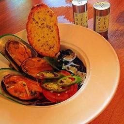 สปาเกตตี้เส้นดำหอยแมลงภู่นิวซีแลนด์