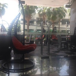ที่นั่งนอกร้าน