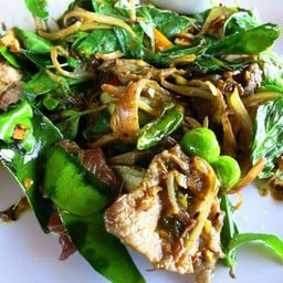 บ้านไก่ชน