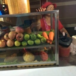 จรรยาน้ำผลไม้ปั่น