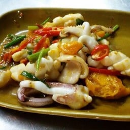 หมึกผัดไข่เค็ม 70.-