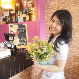 ในร้านมีมุมุ่ายรูปและบรรดาตุ๊กตาให้เป็นพร๊อบเยอะมาก