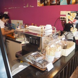 เจ้าของร้านอัทธยาศัยดี แม้จะทำช้าแต่คุ้มค่ากับรสชาติที่ได้กิน