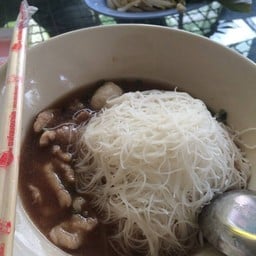กุ้ง-ณา ก๋วยเตี๋ยวลากล้อและอาหารตามสั่ง