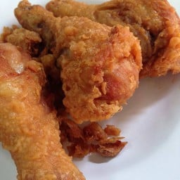 ไก่ทอด เลือกส่วนที่ชอบได้เลย ถ้าเหลือมาถึงเรา