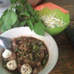 ก๋วยเตี๋ยวหมูตุ๋น ไก่ตุ๋น เนื้อตุ๋น