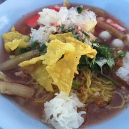 ร้านลูกชายบะหมี่เกี๊ยว