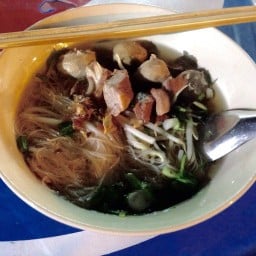 ก๋วยเตี๋ยวลูกชิ้นเมืองนนท์