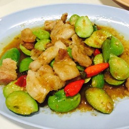 หมูผัดกะปิสะตอ