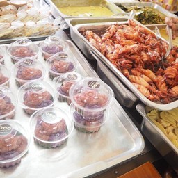 ปลาหมึกในรูปตัวละ70บาท. 3ตัว200.   ผมนี่ไม่กล้าสั่งเลย 😭😭😭 