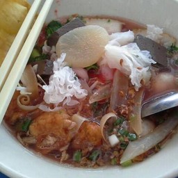 ก๋วยเตี๋ยวต้มยำไข่ยางมะตูม