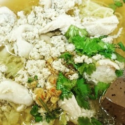 ก๋วยเตี๋ยวไก่โกเลิศ (ลุงเลิศ)