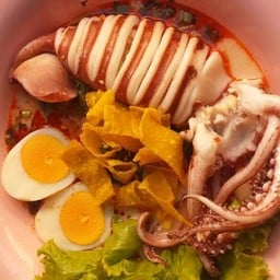 อุด้งต้มยำหมึกไข่จัมโบ้ 80.-
