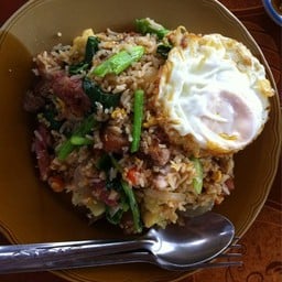 พอเพียง หล่ายงาว