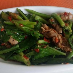 หมูผัดคะน้า