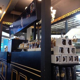 ด้านหลัง และด้านข้างร้าน