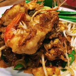 ผัดไทยกุ้งยักษ์