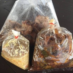 สั่งเป็นชุดกลับบ้าน ขีดละ 30 บาทเท่านั้นค่ะ