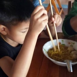 เด็กน้อยจัดไป