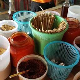 ก๋วยเตี๋ยวไก่มะระน้องบี 1ตรงข้ามกรมที่ดินสาขาบึงกุ่ม