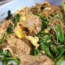 ราดหน้ายอดผัก