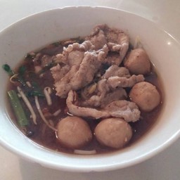 หมูนุ่มดี เหมือนหมักพริกไทยดำ น้ำซุปกินนานๆมันจะเค็มเลี่ยน ปรุงสักนิดก็ดีนะ