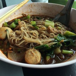 ก๋วยเตี๋ยวเนื้อ-หมู น้ำตกรสเด็ด