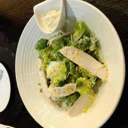 Buffalo Chicken Caesar (395บาท)