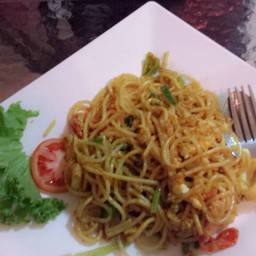 สปาเกตตี้ผัดผงกะหรี่ทะเล เผื่อคุณเบื่อที่จะทานข้าวในมื้อนี้