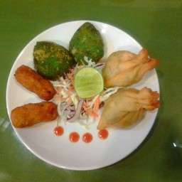 Mixed Veg Starter (Cashewnut Roll, Hara Barra Kabab, Veg Samosa)