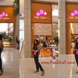 บรรยากาศหน้าร้าน สาขานี้เก๋ไก๋ด้วยการตกแต่งแบบธรรมชาติค่ะ อุ๋มชอบมากเลยค่ะ