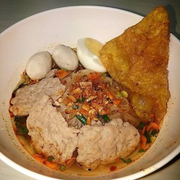 ก๋วยเตี๋ยวหมู ต้มยำนัว ตึกอับดุลลาฮิม