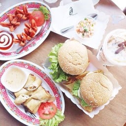 Burgers Bus พลา