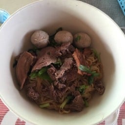 ก่วยเตี๋ยวลุงเงาะ หน้าอำเภอสันกำแพงใหม่