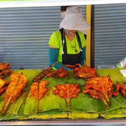 ใหญ่ ไก่ย่างบางตาล