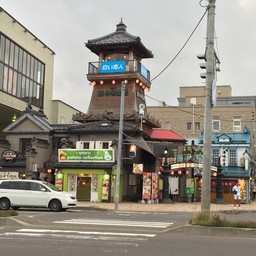 เดินเข้าซอยข้างร้านotaru potato collectionก็จะเจอค่ะ 4แยกนี้อยู่ต้นคลองพอดี