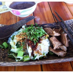 ก๋วยเตี๋ยวเรือหมูตุ๋นแห้ง