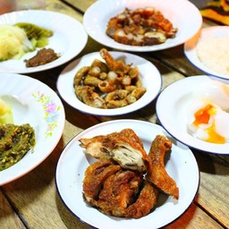 ข้าวนึ่ง-ไก่ทอดเที่ยงคืน กำแพงดิน