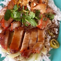 เสริฐ ข้าวหมูแดง