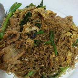 เส้นหมี่ผัดซีอิ๊วหมู