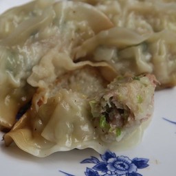 เกี๊ยวซ่าก็อร่อยไส้เยอะ